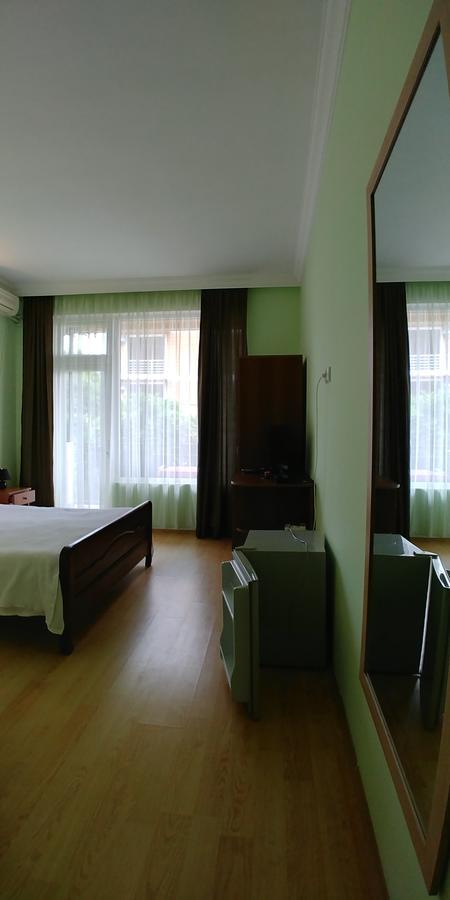 Green Hotel Kvariati Luaran gambar